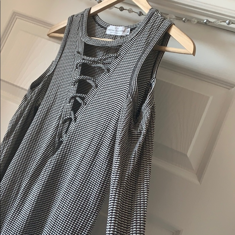 Striped top - Cold Shoulder - Picture 3 of 7